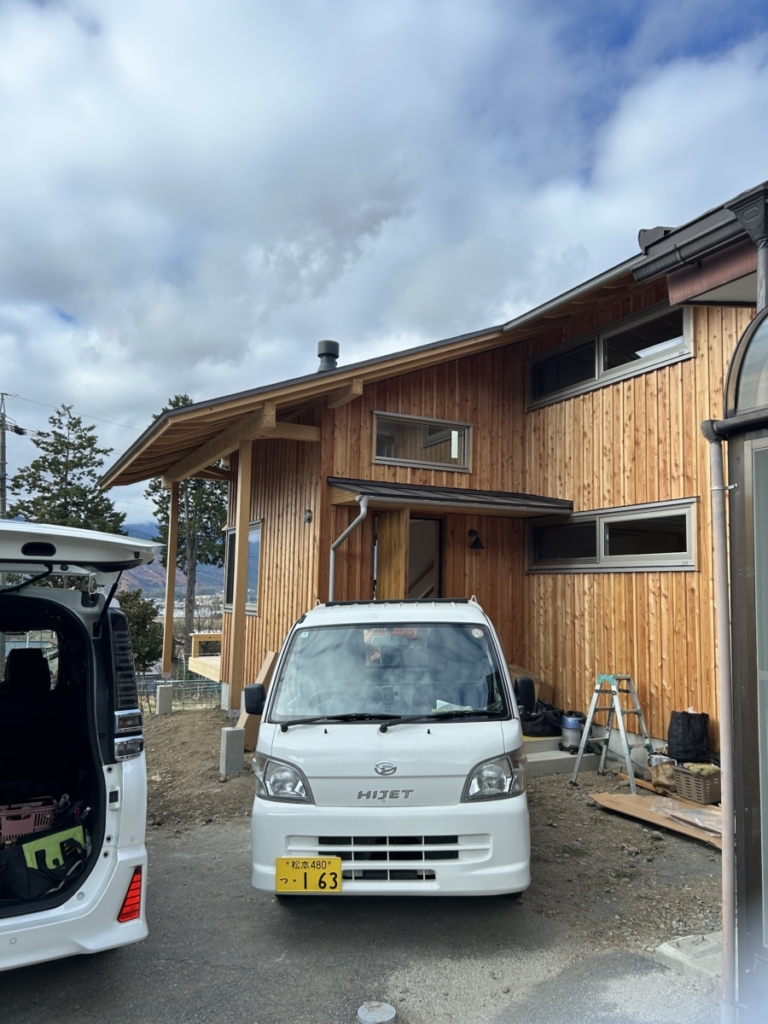 大町市のY様邸にオーブン付き薪ストーブサンシャインを納品しました。