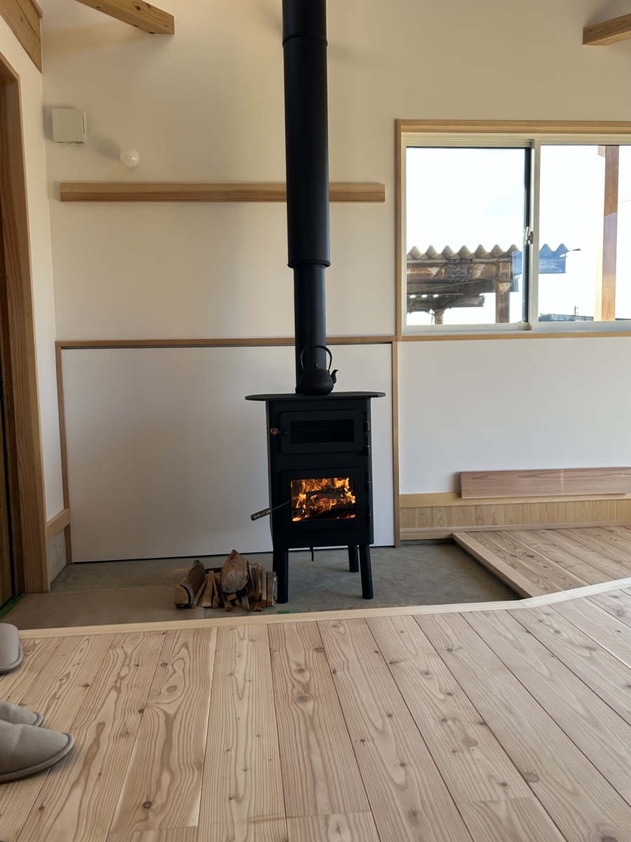 大町市のY様邸にオーブン付き薪ストーブサンシャインを納品しました。 – kintoku stove